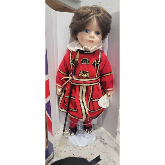 NEW Beefeate Tower of London Guard Soldier VTG Leonardo Collectio Porcelain Doll - Picture 8 of 14